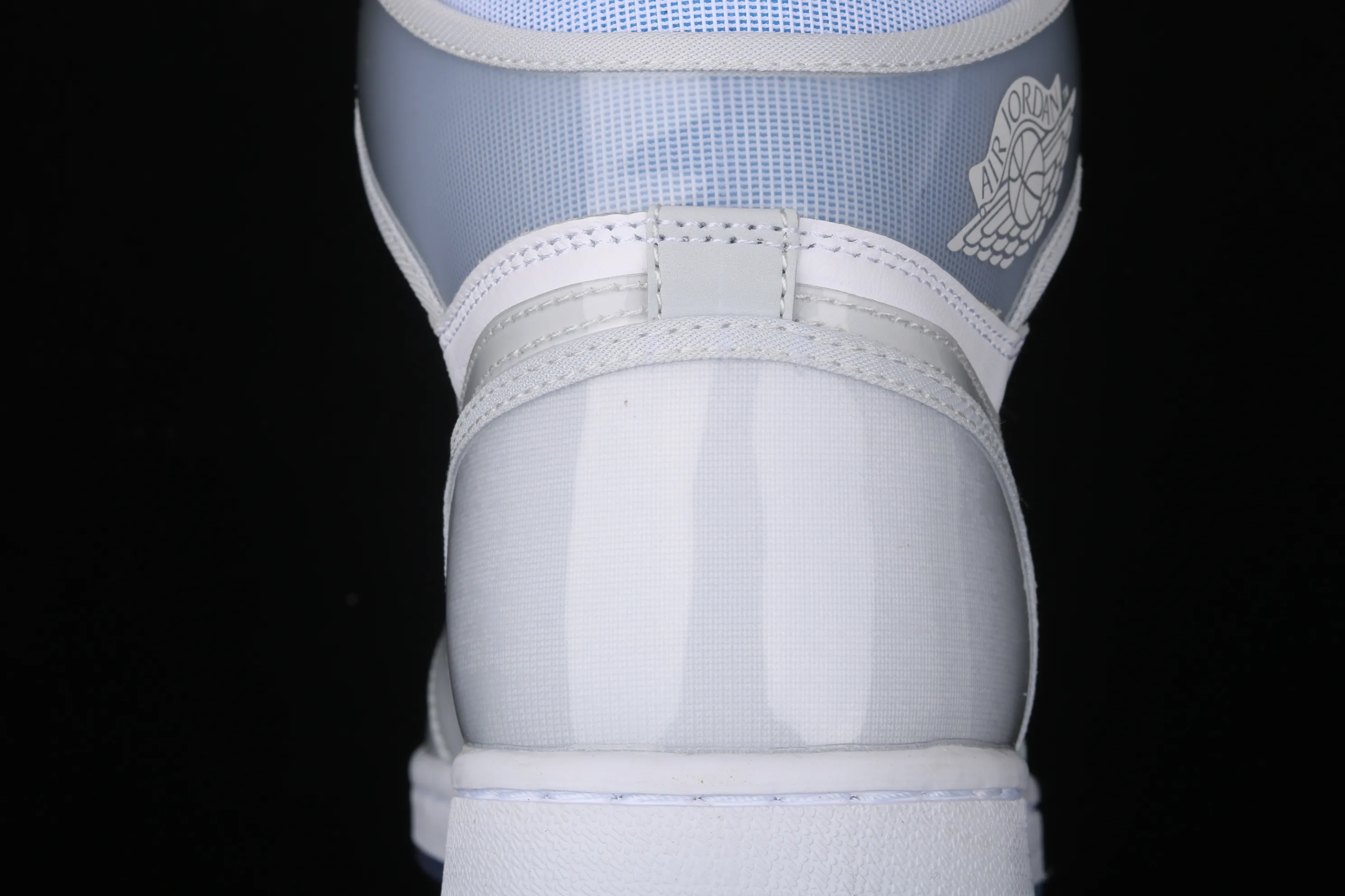 All categories Air Jordan Jordan series basketball shoes Air Jordan 1 High pure original version Air Jordan 1 High Zoom R2T AJ1 Joe 1 white gray blue patent leather gradient crystal bottom CK6637-104